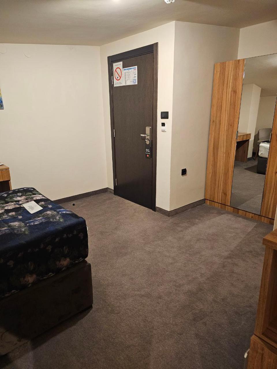 Hotel Aloha Ni Quarto foto